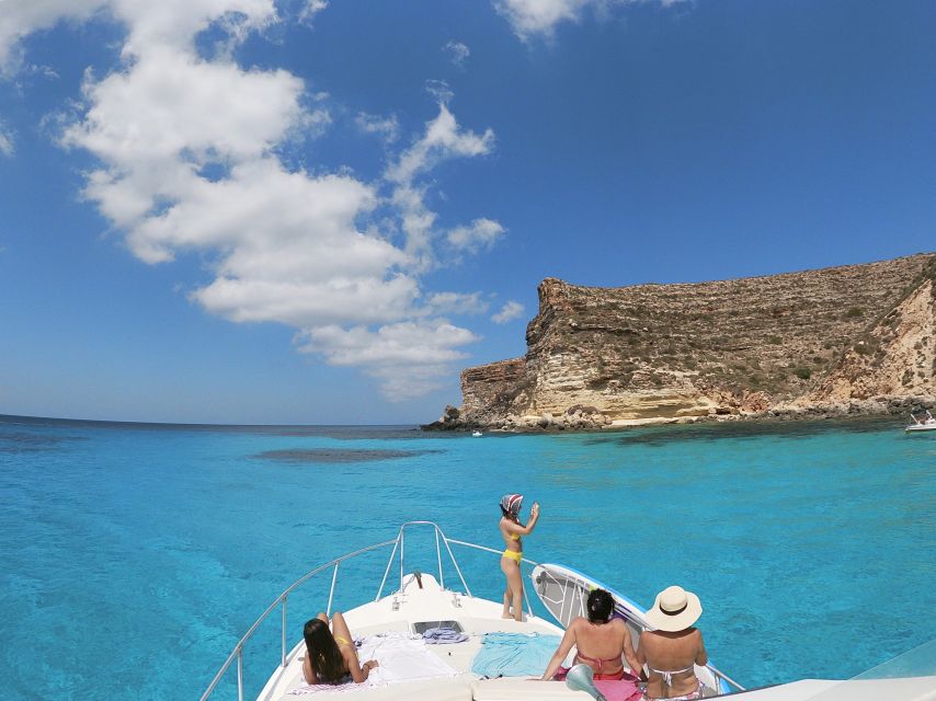 5 hours Lampedusa: Boat Tour with panino SUP e snorkeling - Rabbit Island and the Isola dei Conigli Stop