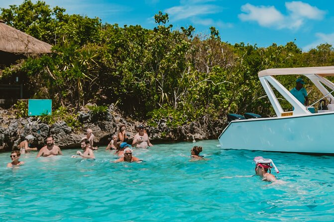 5 Islands Speedboat Cruise incl. Snorkeling in Blue Bay + Lunch at Ile aux Cerfs - Ile aux Fouquets Lighthouse and Mauritius’s sea history