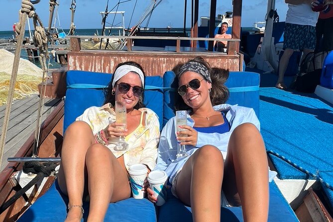 Adults Only Catalina Bay Small Group Snorkel & Sunset Sail - A small boat and a very different kind of Aruba afternoon