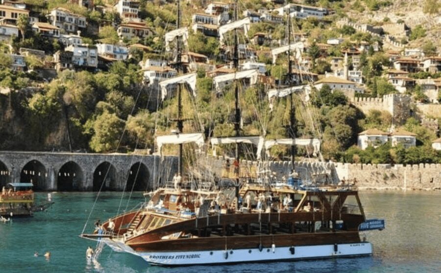 Alanya: Catamaran Boat Tour with Snorkeling with Lunch - Practical tips for a smoother day