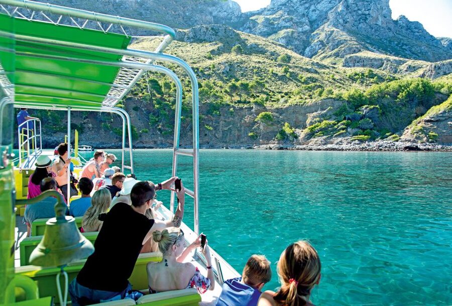 Alcudia: Caves & Coastline Boat Trip w/ Snorkelling - The caves are the visual high point