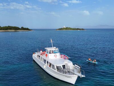 Alcudia Mallorca: Boat Trip with Food, Snorkeling, and SUP