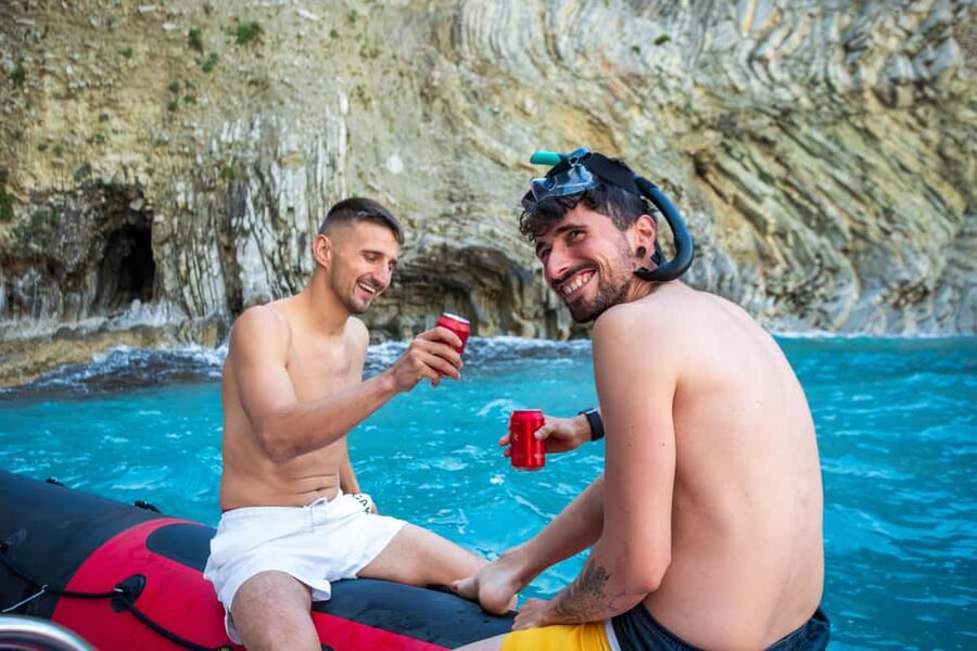 Alcudia: Sightseeing, Sea Caves & Snorkel Speedboat Tour - What the speedboat ride feels like