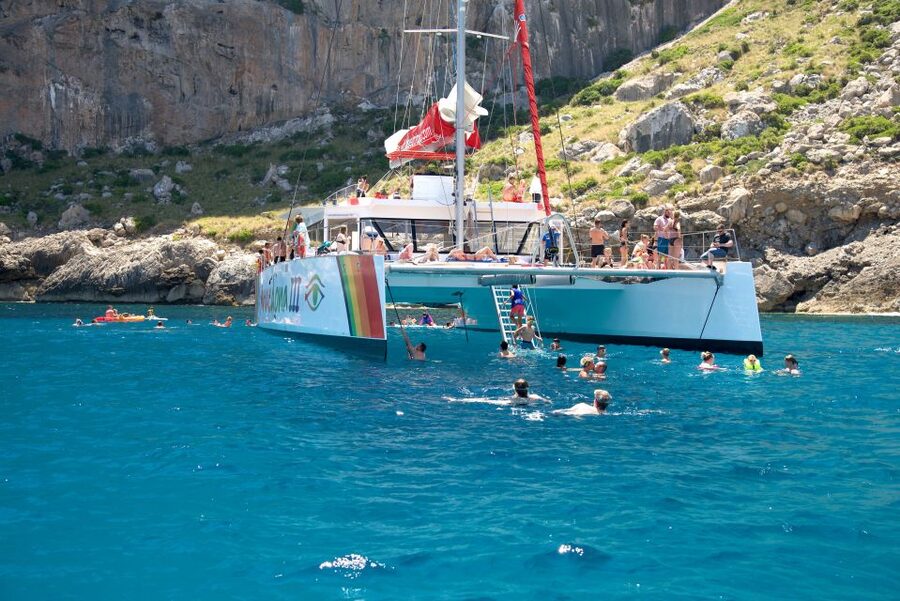 Alcudia: Sunset Catamaran Tour with Dinner and Snorkeling - The main strengths and limitations