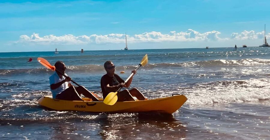 Alicante Bay: Sunset Tour in Kayak with snorkel - The snorkeling stop by the rocks