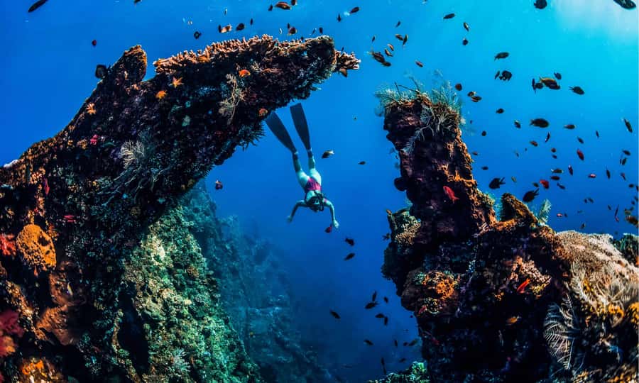 Amed: Snorkeling Trip to the Japanese Shipwreck - Boarding the traditional boat at Lipah Beach