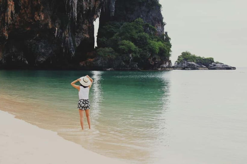 Ao Nang: Premium 4 Islands Snorkeling Tour by Speedboat - Chicken Island is a quick photo and snorkel stop