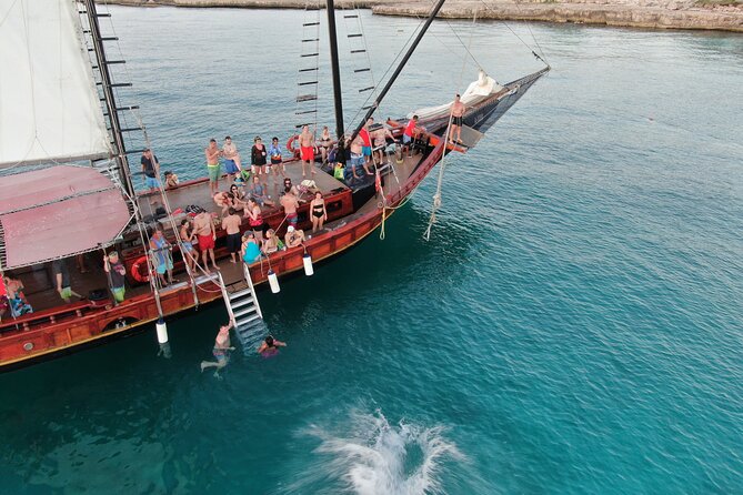 Aruba Jolly Pirate Afternoon Sail with Snorkeling - Boca Catalina’s fish, coral, and rope swing