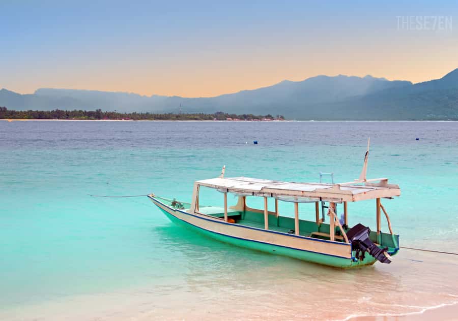 Bali: 3-Day Private Gili Islands Snorkel Tour with Hotel - Day 2: the private boat and underwater statues