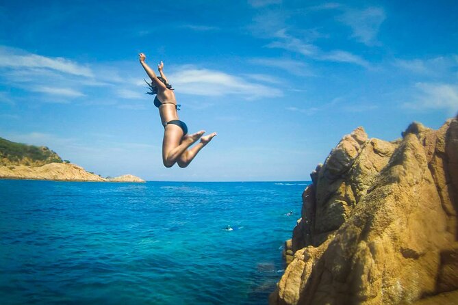 Barcelona: Costa Brava Easy Hike, Snorkel, Cliff-Jump & Meal - S’Agaró’s polished seaside architecture