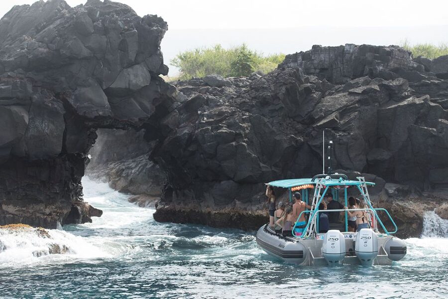Big Island: Kona Half-Day Boat Tour with Snorkeling & Lunch - Snacks, lunch, and the second bay