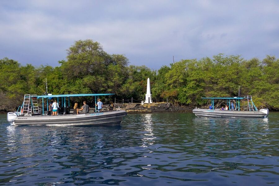 Big Island: Kona Half-Day Boat Tour with Snorkeling & Lunch - Caves, lava tubes, and the ride home