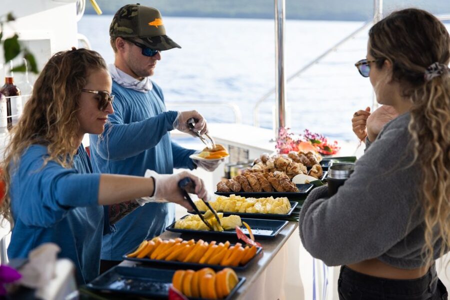 Big Island: Morning Snorkel Sail to Captain Cook's Monument - Breakfast, boat comfort, and the first hour
