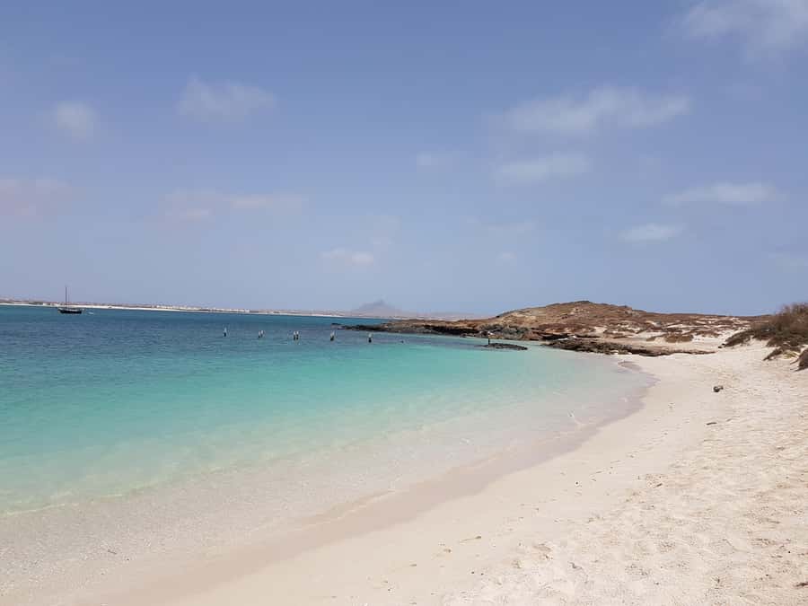 Boa Vista: Motoryacht Trip with Fishing, Snorkel, Beach BBQ - Key points at a glance