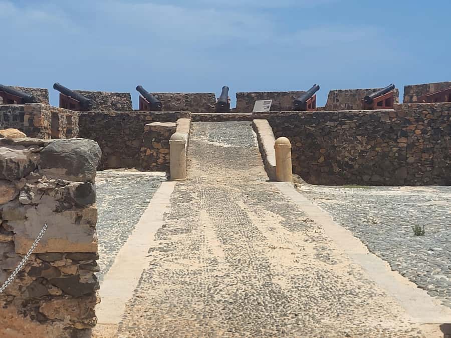 Boa Vista: Motoryacht Trip with Fishing, Snorkel, Beach BBQ - A six-and-a-half-hour day on Boa Vista’s water
