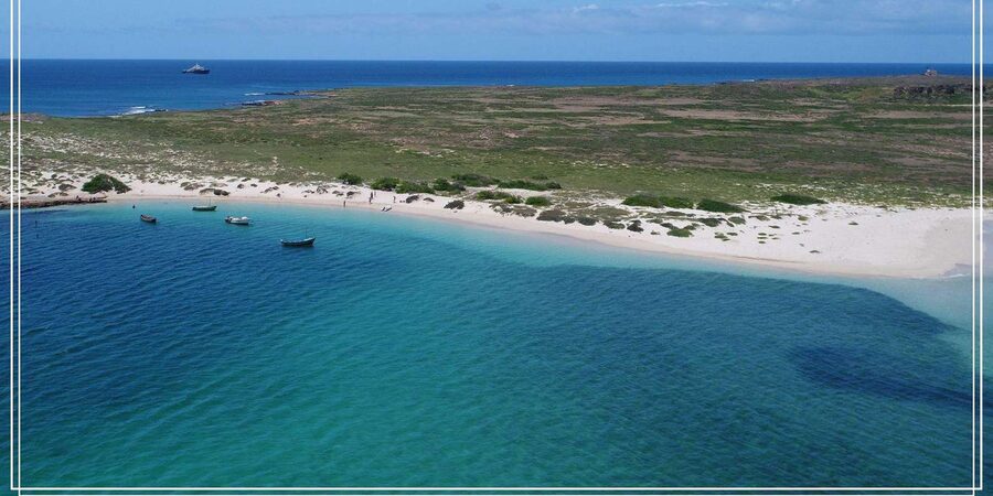 Boa Vista: Motoryacht Trip with Fishing, Snorkel, Beach BBQ - A relaxed cruise through the Bay of Chaves
