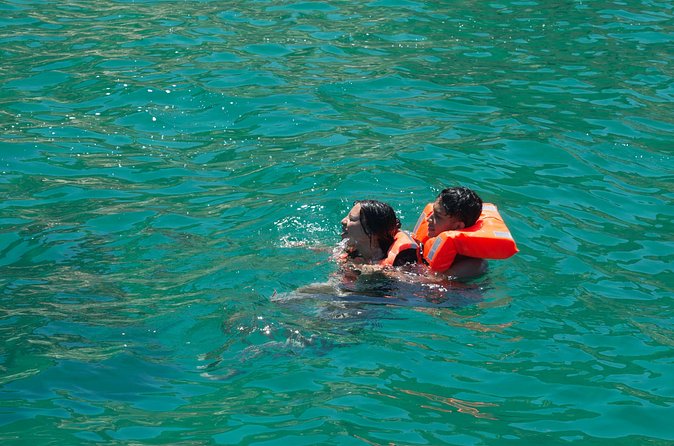 Boat Tour Snorkeling Tour with Guide, Drinks and Fruit - Who gets the best value at $45