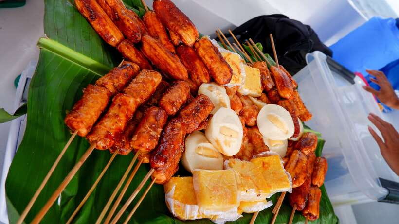 Bohol Virgin Island Sunset Tour - The guides shape the mood