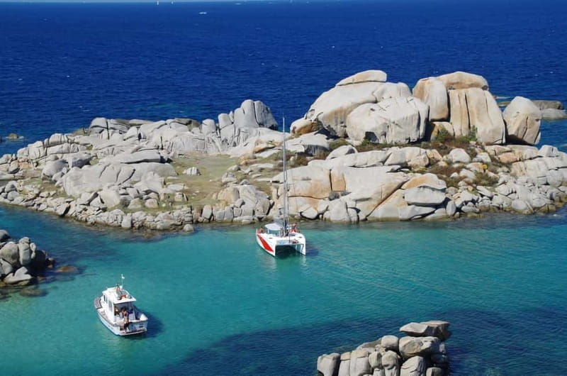 Bonifacio: Catamaran trip with snorkeling at the Lavezzi Islands - The pleasure of sailing for 45 minutes