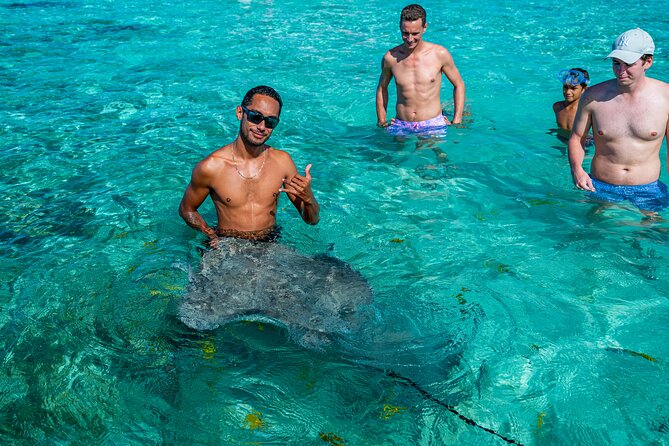 Bora Bora Full Day Snorkeling with Lunch - What the guides add to the day