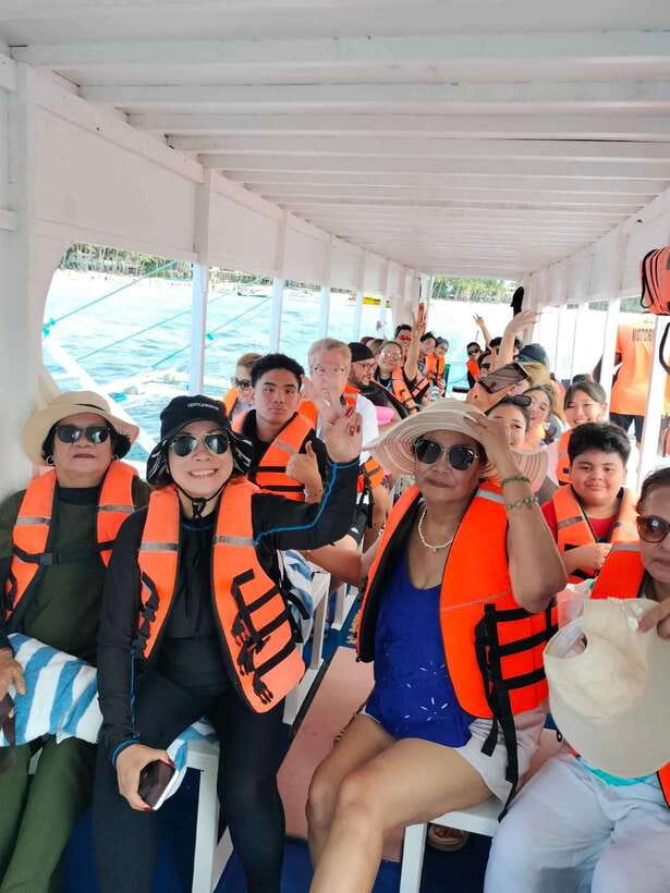 Boracay: Island Hopping with Snorkeling and Crystal Cove - Five hours around Boracay by boat