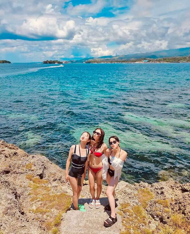 Boracay: Private Island Hopping & Snorkeling Tour - Crocodile Island: snorkeling with a famous outline