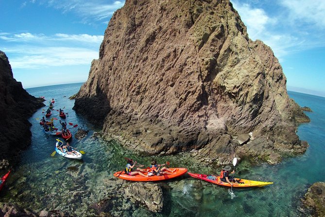 Cabo de Gata Active. Guided kayak and snorkel route through coves of the Natural Park - The meeting point and the first safety lesson