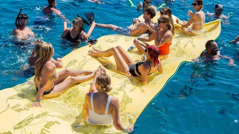 Cabo San Lucas: 4-Hour Snorkeling Cruise with Open Bar - What the crew adds to the experience