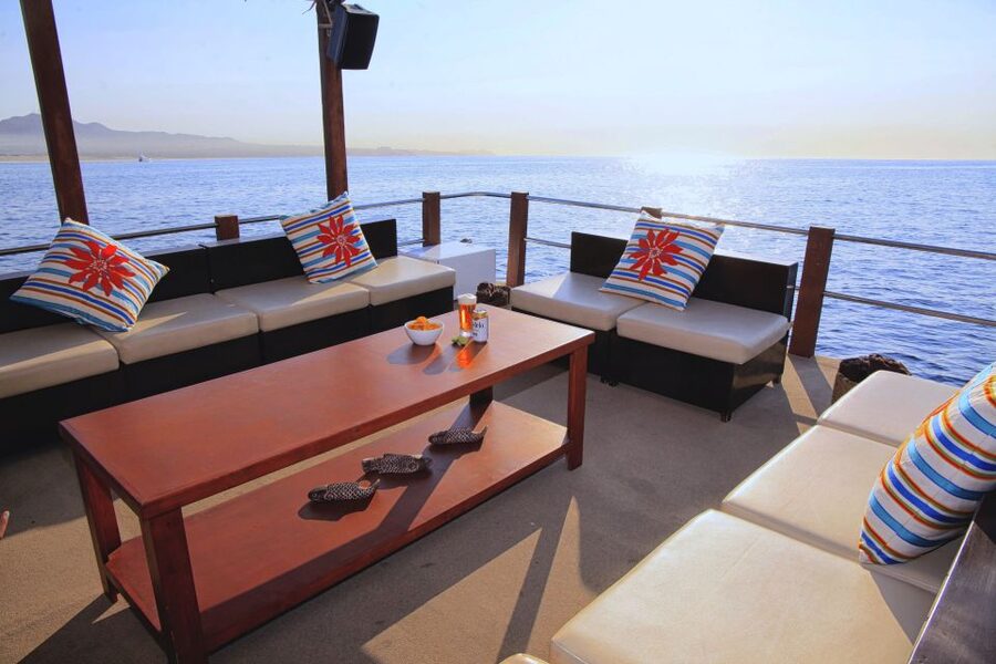 Cabo San Lucas: Private Catamaran Tour with Snorkeling - Crew service and the private-group advantage