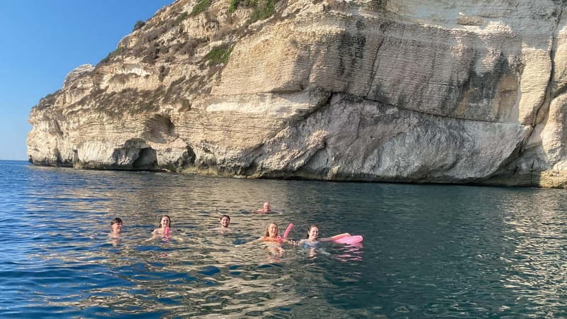 Cagliari: tour con 5 soste snorkeling e aperitivo - The aperitif: salami, cheese, and prosecco