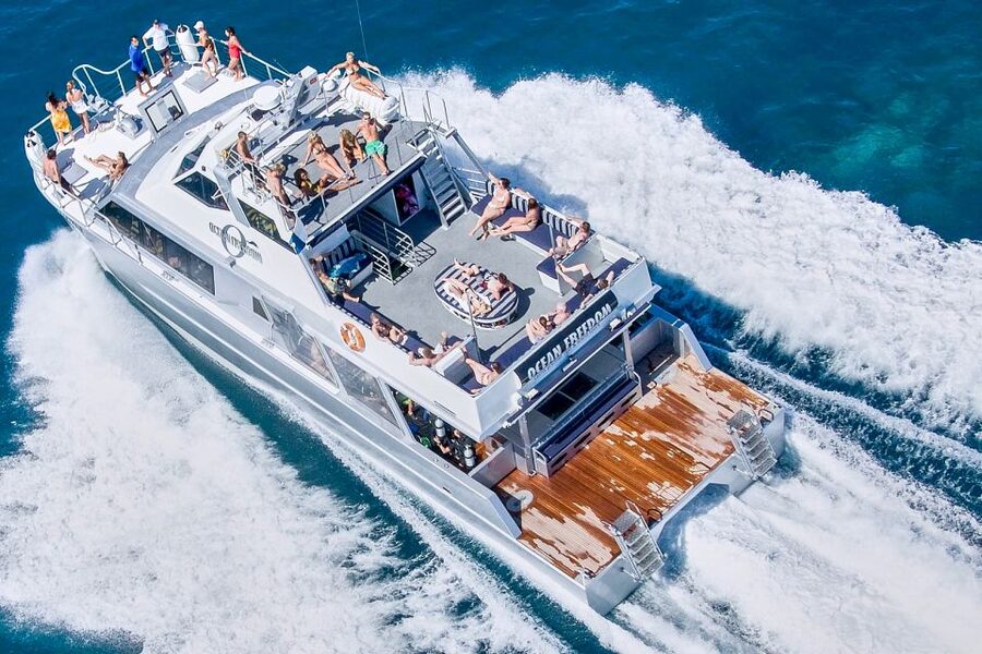Cairns: Outer and Coral Cay Snorkel and Dive Cruise - Lunch that earns its place in the schedule