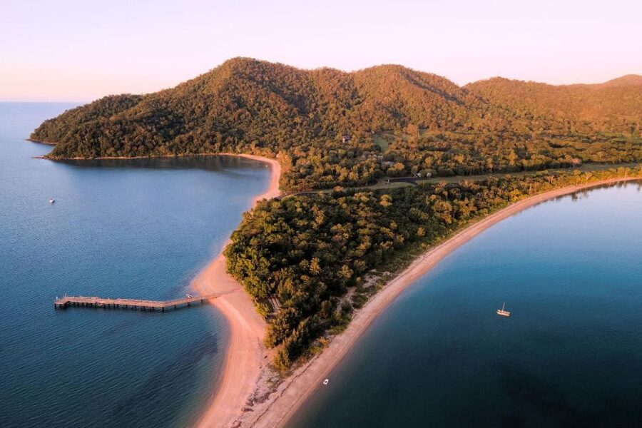 Cairns: Outer Great Barrier Reef & Dunk Island Small Group - Three reef sessions at Beaver Reef