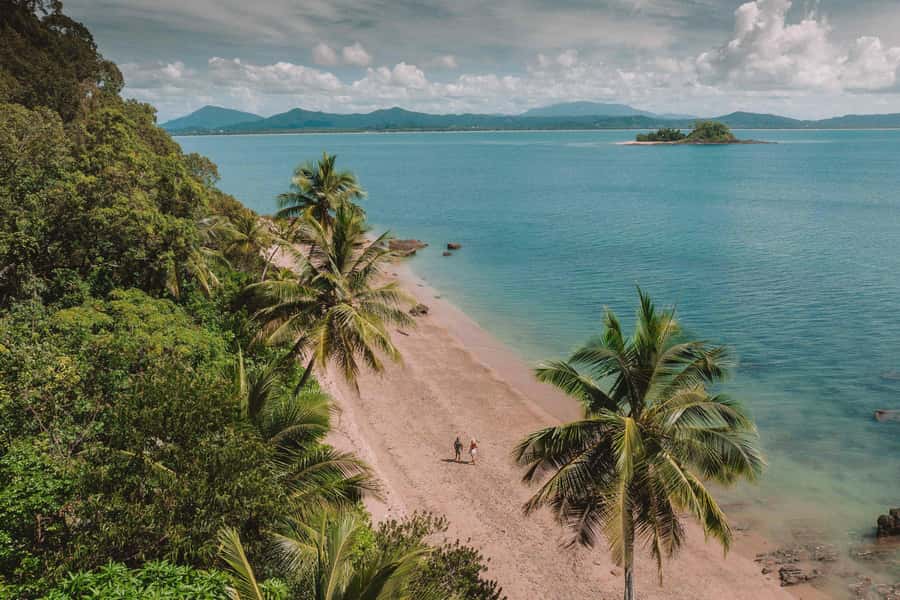 Cairns: Outer Great Barrier Reef & Dunk Island Small Group - Lunch onboard and a quieter ride home