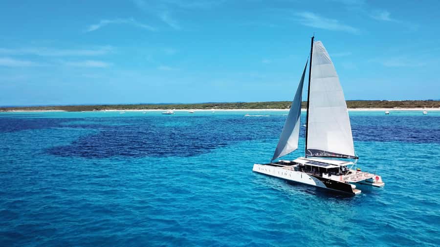 Cartagena: Rosario Islands Catamaran with Lunch and Snorkel - Boarding a spacious catamaran