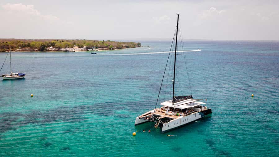 Cartagena: Rosario Islands Catamaran with Lunch and Snorkel - Lunch on the return journey