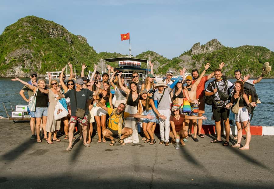 Cat Ba: Lan Ha & Ha Long Bay Kayak & Snorkel Boat Tour - A full day among Lan Ha Bay’s limestone towers