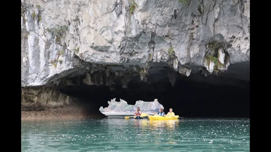 Cat Ba: Lan Ha & Ha Long Bay Kayak & Snorkel Boat Tour - Lunch on the boat, with time to slow down