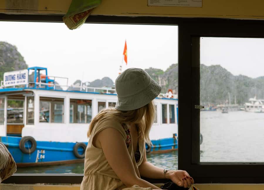 Cat Ba: Lan Ha & Ha Long Bay Kayak & Snorkel Boat Tour - Cai Beo Floating Village and the first views
