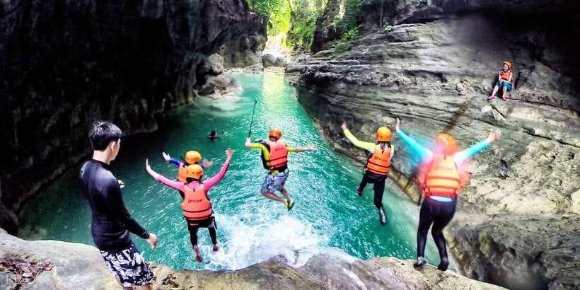 Cebu: Moalboal Sardines & Turtle Snorkeling and Canyoneering - Why the guide setup matters