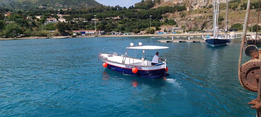 Cefalù: boat ride with swimming and aperitif and snorkeling - Cefalù Beach and the pleasure of doing very little