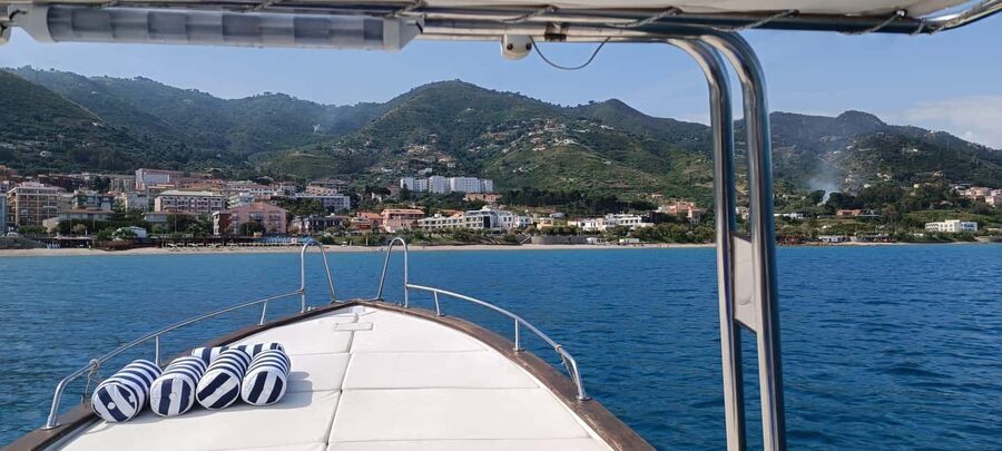 Cefalù: boat ride with swimming and aperitif and snorkeling - Aperitif, snacks, and prosecco