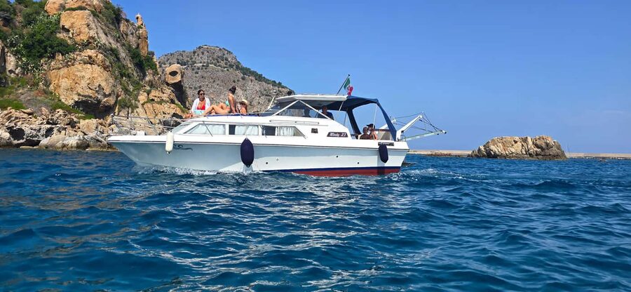 Cefalù: Coast-to-coast boat day trip with snorkeling and aperitif - Cefalù Beach brings the aperitif