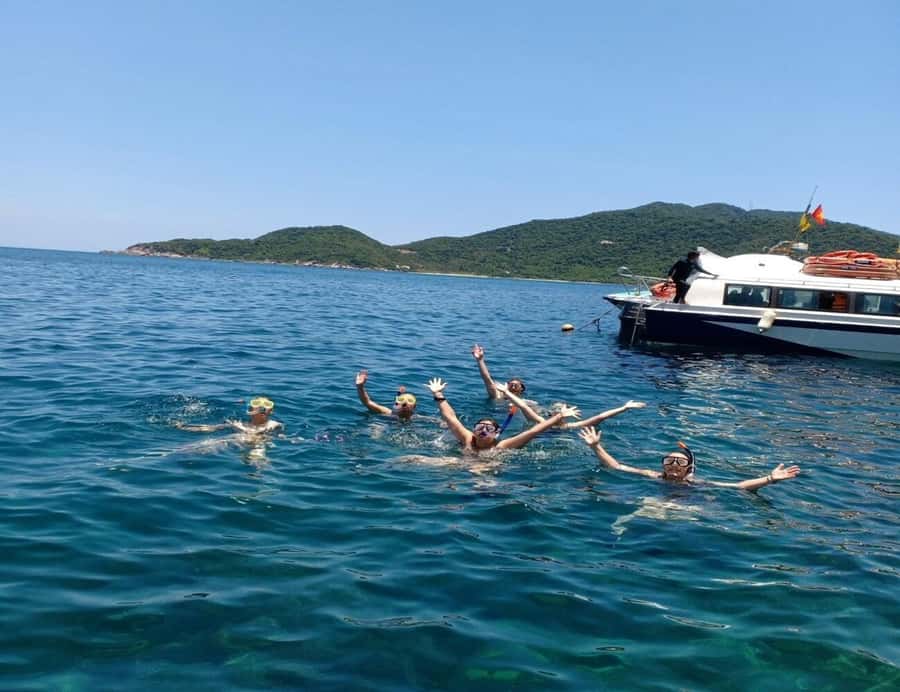 Cham Island: 1-Day Speedboat Trip with Snorkeling and Lunch - Snorkeling at Bai Xep or Hon Tai
