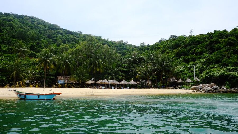 Cham Island: Underwater Walking & Snorkeling Tour - What the guides and safety setup add