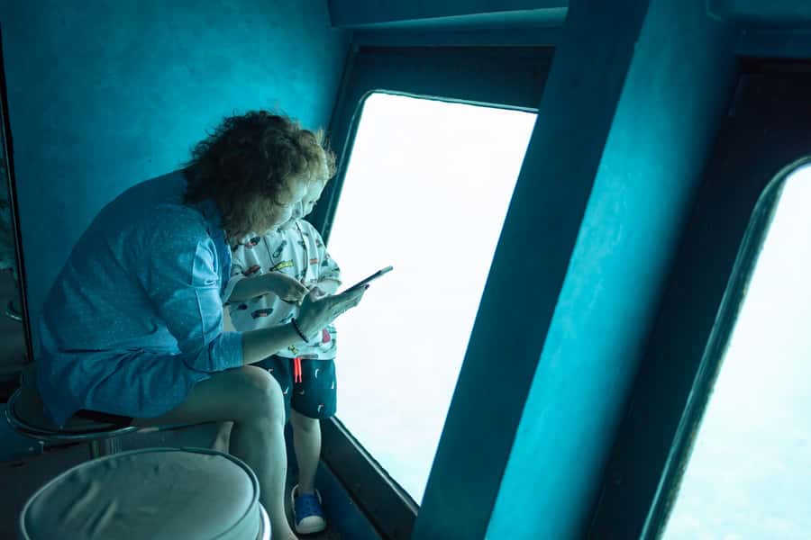 Conquest 2 Hour Semi Submarine with snorkeling from Hurghada - Guides, languages, and the private group question