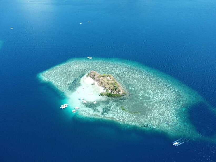 CORON:ISLAND TOUR A Lakes and Snorkeling with Corals - CYC Beach: an easy final stop