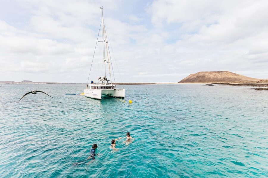 Corralejo: Lobos Island Catamaran Tour with Drinks & Snorkel - What to bring and what to expect