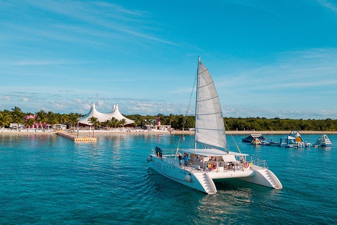 Cozumel Catamaran Snorkeling Tour & lunch® - Playa Mia brings food and a change of scene