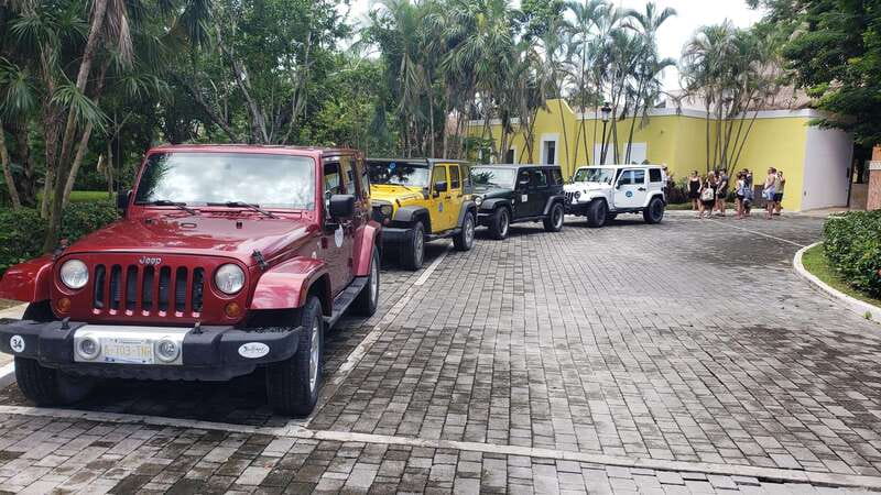 Cozumel Private Jeep Tour with Lunch and Snorkeling - El Mirador, caves, and time for photographs