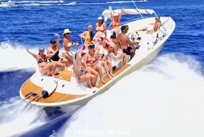 Crazyseahorseborabora Comfortable boat , sensational snorkeling . - Who will enjoy this outing most